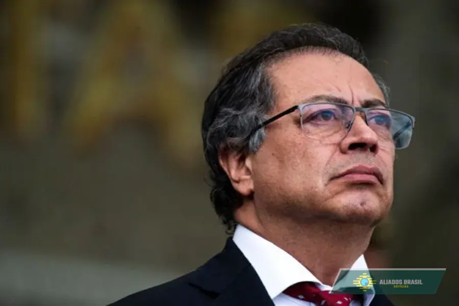 Comissão do Congresso da Colômbia pede suspensão do mandato de Petro