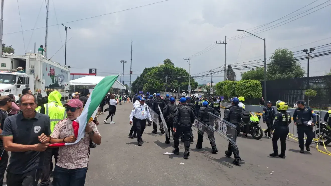 Copa do Mundo: Manifestantes entram em confronto com a polícia no Azteca
