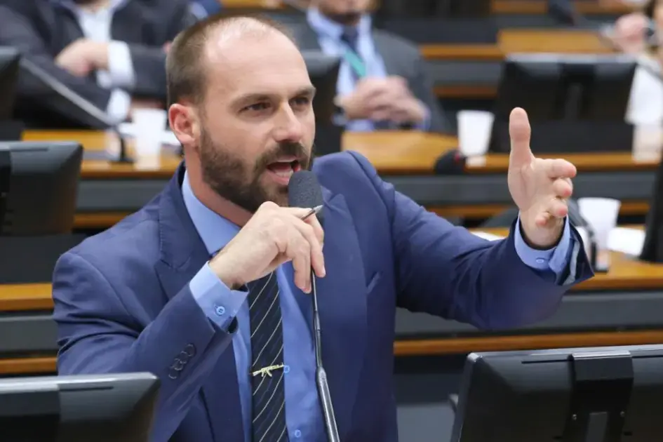 Defensoria pede adiamento de julgamento de Eduardo Bolsonaro no STF