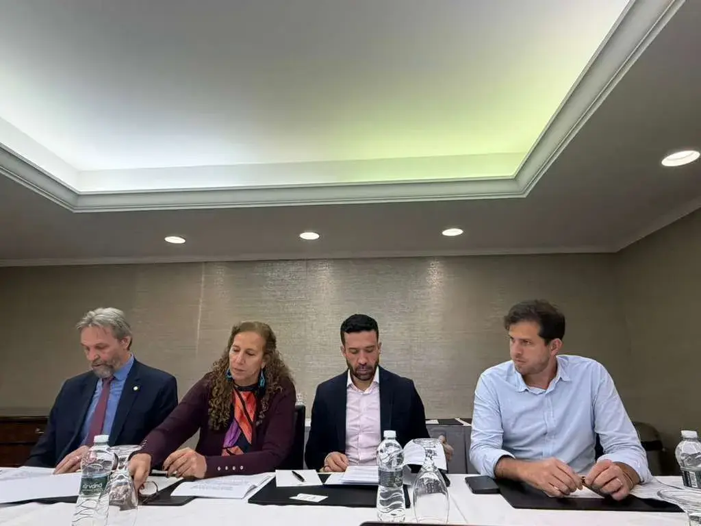 Deputados da base de Lula em Washington querem reversão de medidas de Trump