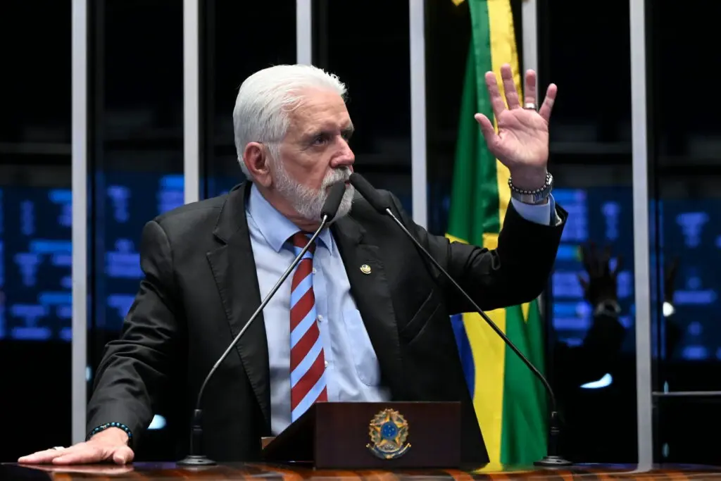 Dois dias antes da ação da PF, líder do PT negou ter elos com Vorcaro