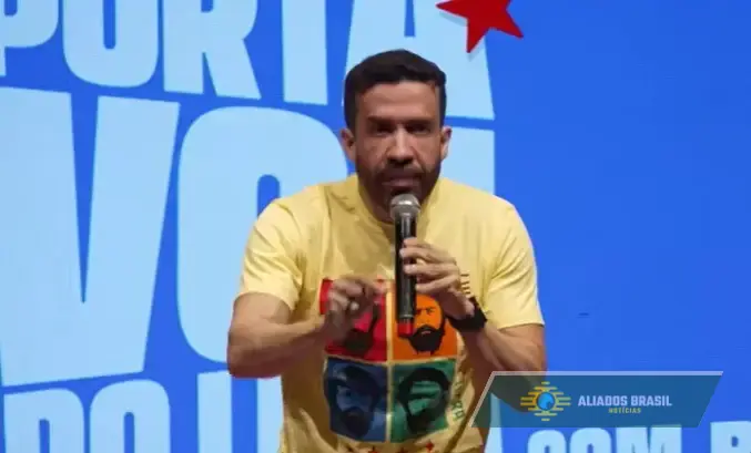 Em evento do PT, Janones ensina apoiadores de Lula a enganar eleitores nas redes