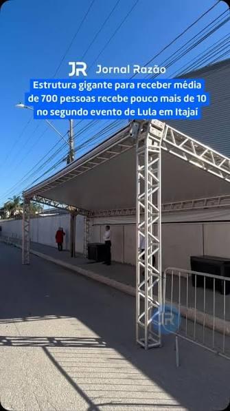 Cadê os apoiadores? Prepararam estrutura para 700 pessoas; cerca de 15 compareceram para receber Lula em Itajaí.
