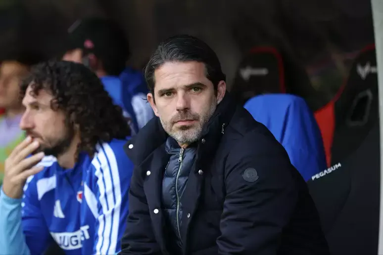  Ex-volante da seleção argentina sofre infarto durante entrevista e passa por cirurgia cardíaca  