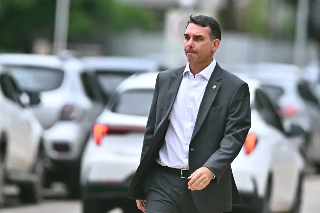 Flávio Bolsonaro se inscreve para participar de audiência nos EUA