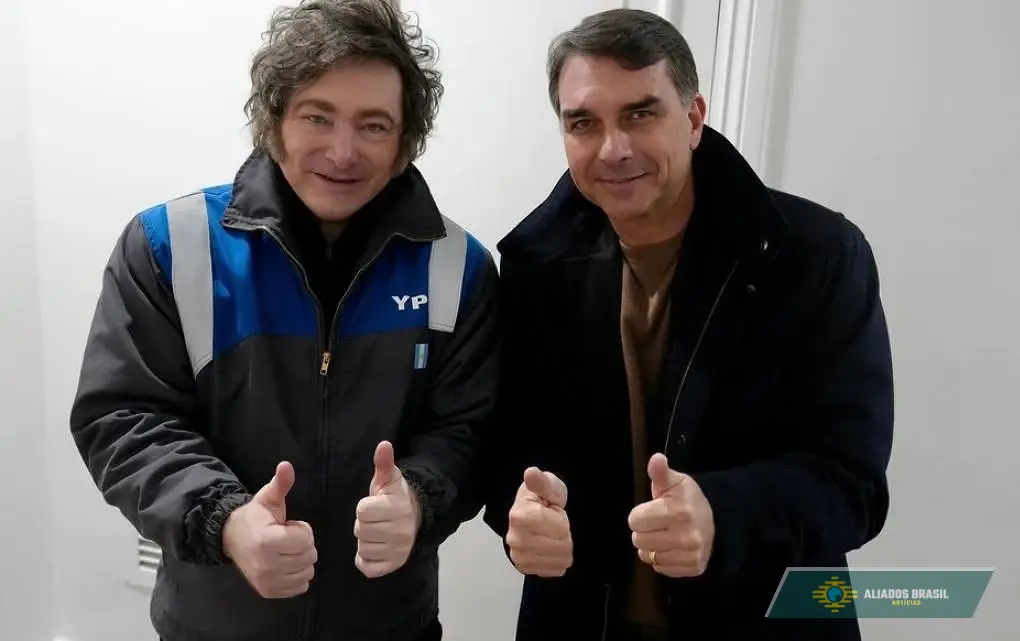 Flávio encontra Milei: “Brasil voltará a ser irmão da Argentina”