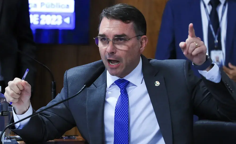 Flávio responde Michelle e diz que nunca maltratou ou humilhou uma mulher: ‘Se fiz, peço desculpas’