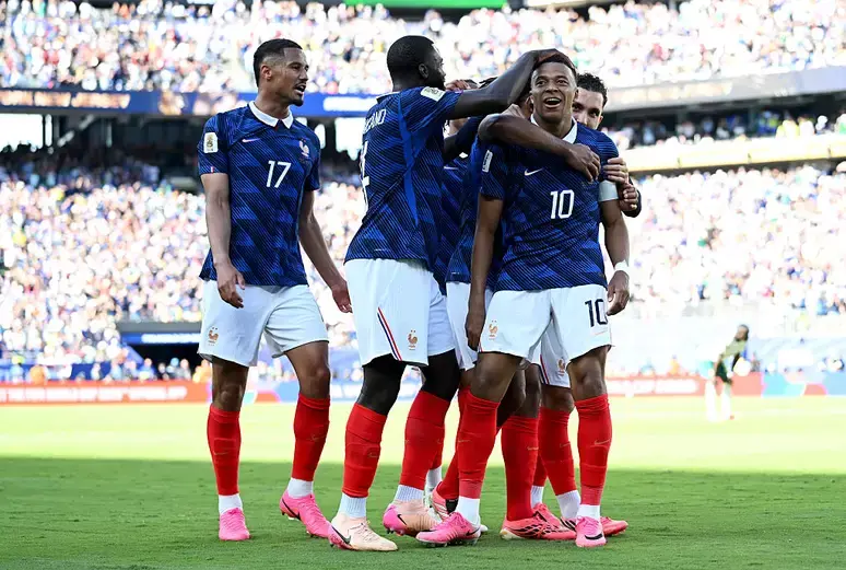 França faz valer favoritismo e bate Senegal na estreia pela Copa do Mundo de 2026 