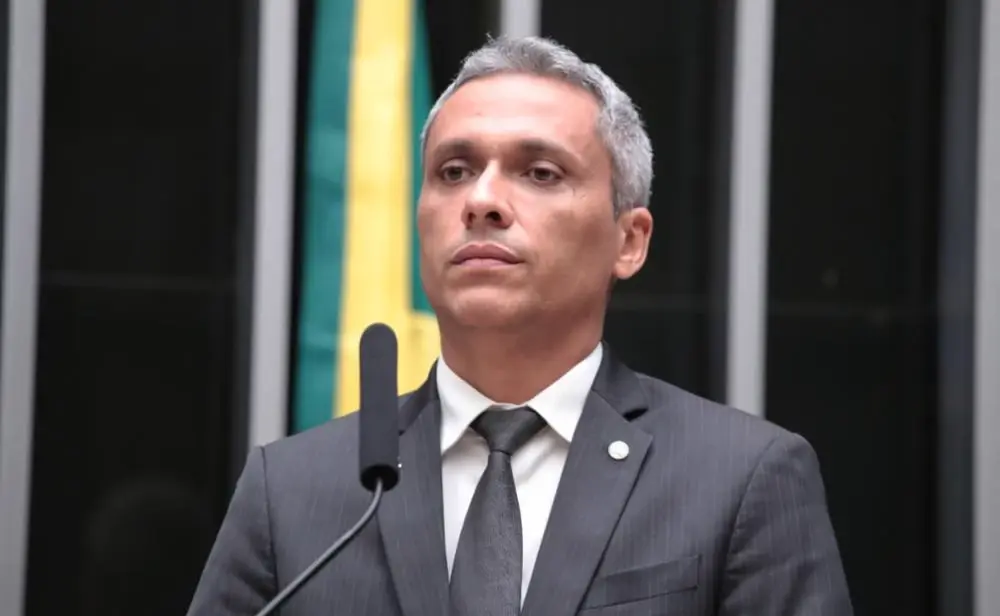 Gayer tem quadro estável após passar por cirurgia no intestino
