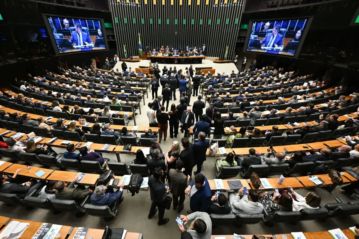 Governo deve retirar regime de urgência de projeto sobre fim da 6x1