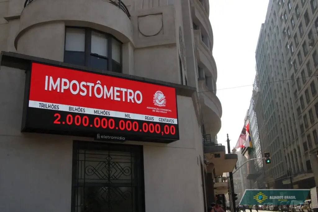 Histórico: Impostômetro atinge R$ 2 trilhões antes do fim do primeiro semestre pela primeira vez