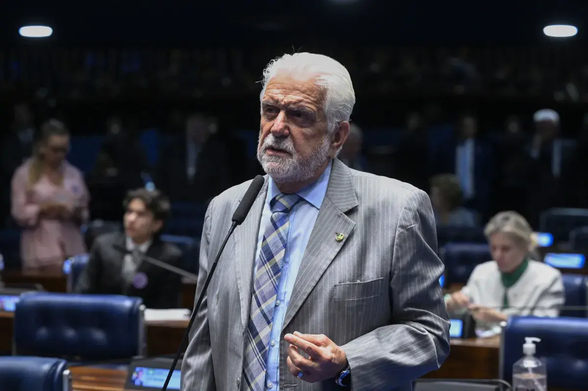 Jaques Wagner admite relação com ex-sócio do Banco Master