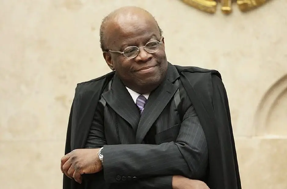 Joaquim Barbosa sai do casulo e cria perfil nas redes sociais