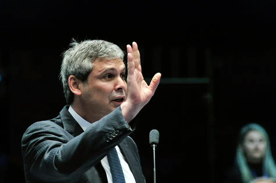 Lindbergh recorre contra escolha de Mendonça como relator do caso Dark Horse