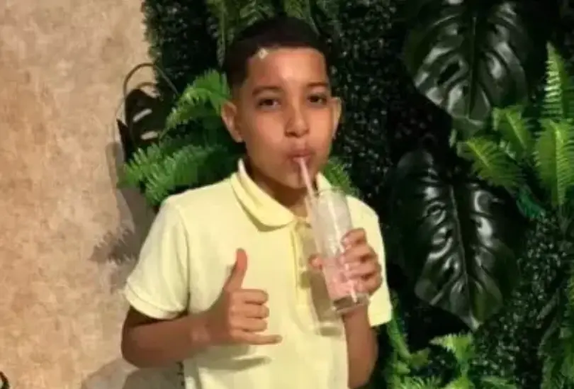 Menino de 12 anos morre após ser baleado em condomínio no Rio