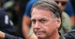 Moraes dá 24 horas e cobra explicações de Bolsonaro por arma apreendida em blitz