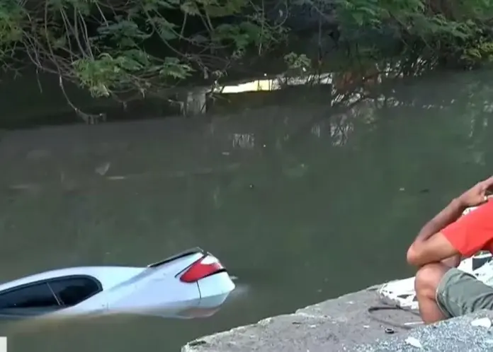 Mulher morre após carro dirigido pelo filho cair no Rio Maracanã