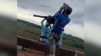 IMAGENS FORTES: Mulher morre ao ser lançada sem cordas em salto de rope jump no interior de SP