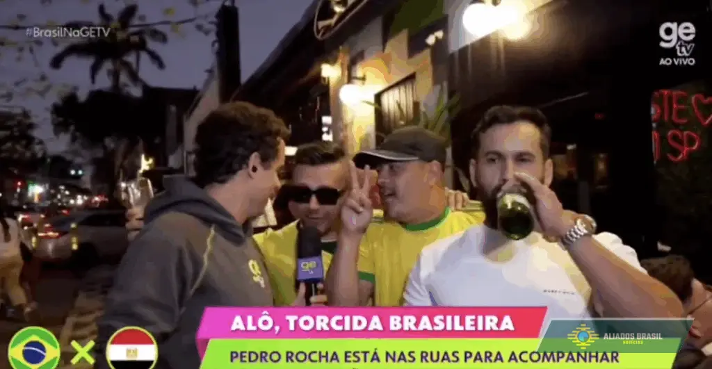 Na Globo, torcedor surpreende repórter e grita “Flávio eleito”