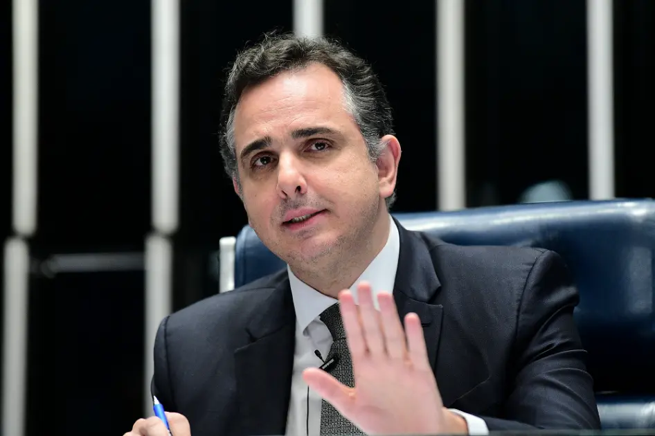 Pacheco fará ponte entre Lula e Alcolumbre em meio a tensão