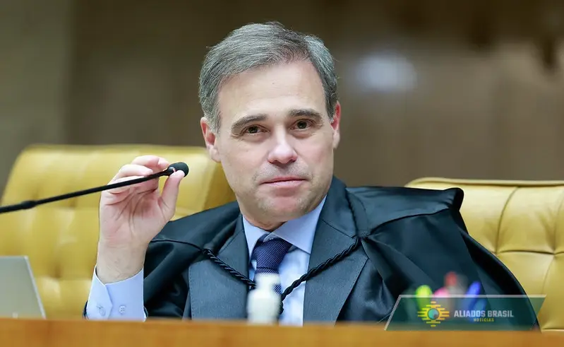 Planalto recua após reação de Mendonça sobre delegado da PF