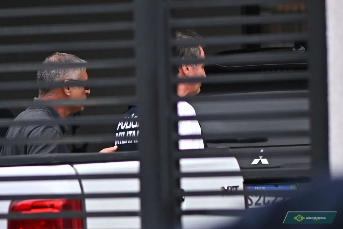 Polícia foi à casa de Bolsonaro após tornozeleira perder sinal