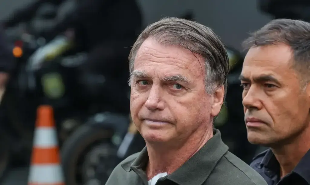 Polícia marca audiência para ouvir Bolsonaro sobre pistola
