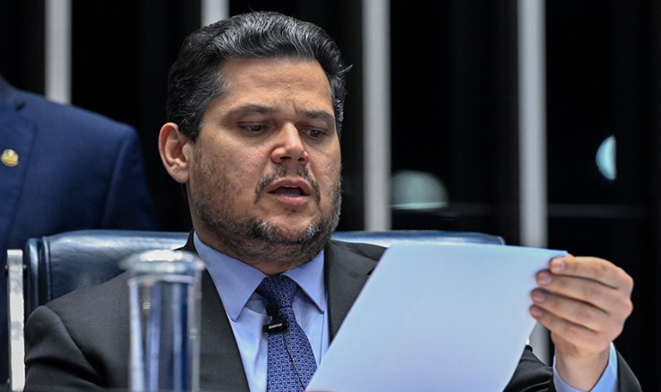 “Senado não vai levar a culpa”: Alcolumbre articula PEC bilionária e desafia governo Lula