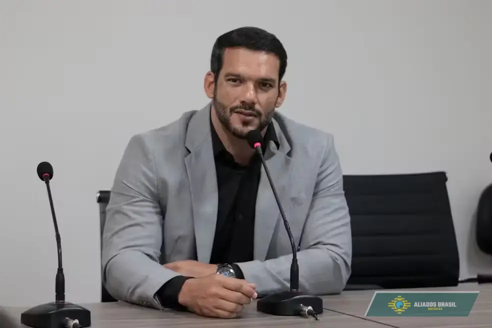 ESCÂNDALO: Presidente da CBF teria usado dinheiro da entidade para bancar amante em Nova York enquanto esposa estava no México, diz Leo Dias