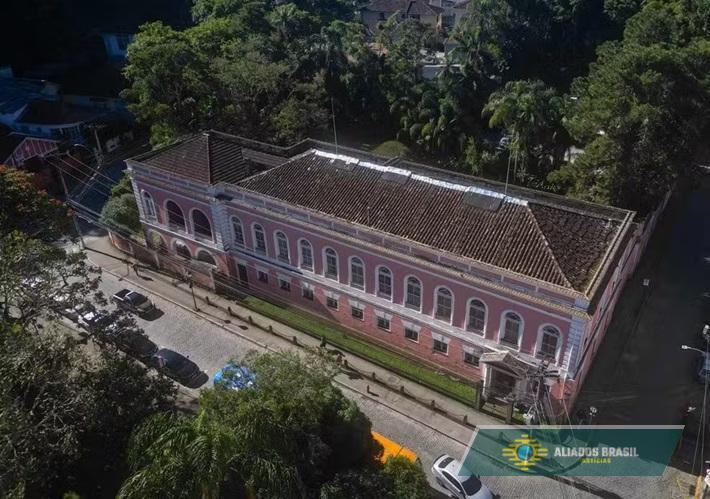 Príncipe é trancado para fora de palácio em briga da Família Real que foi parar na Justiça; entenda