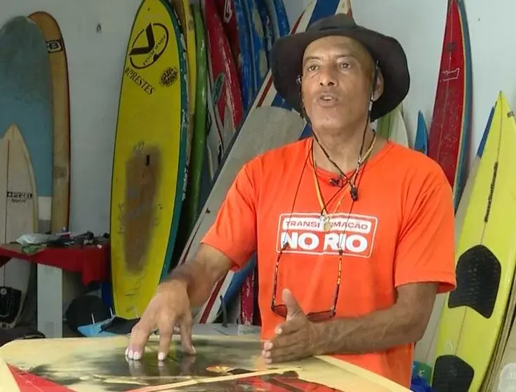 Professor de surf desaparece após entrar no mar da praia de São Conrado, zona sul do Rio