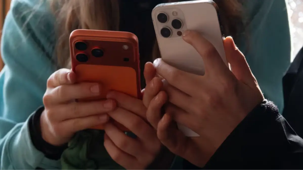 Queda de práticas s3xuais e baixo número de gravidez têm culpado: celulares