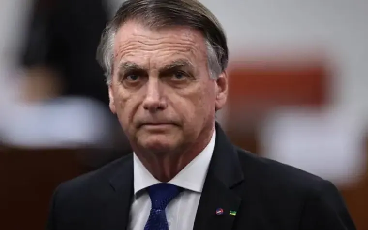 Revisão criminal de Jair Bolsonaro é iniciada por Nunes Marques e pode anular condenação no STF