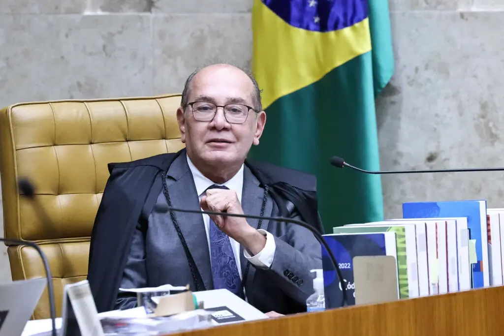 Jornalista português aborda Gilmar Mendes: “Não tem vergonha?”
