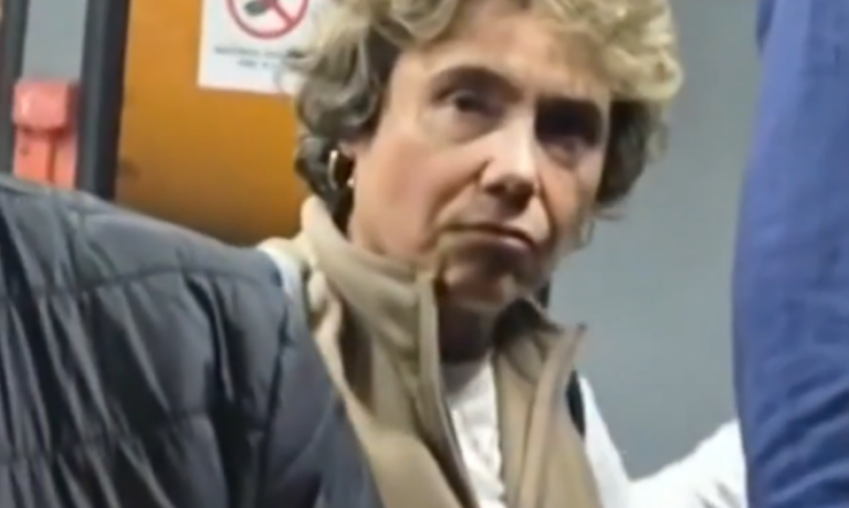 “Só havia macacos lá fora”: passageira espanhola é detida por racismo no aeroporto de SP