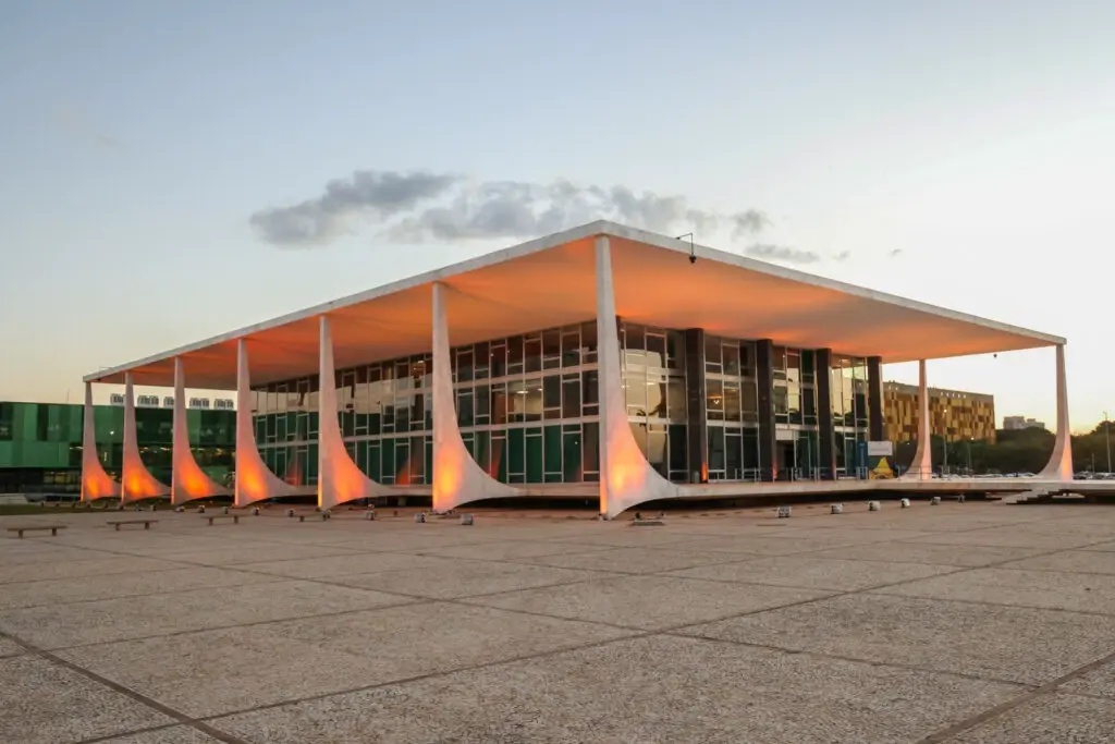 STF decreta ponto facultativo no dia do jogo do Brasil