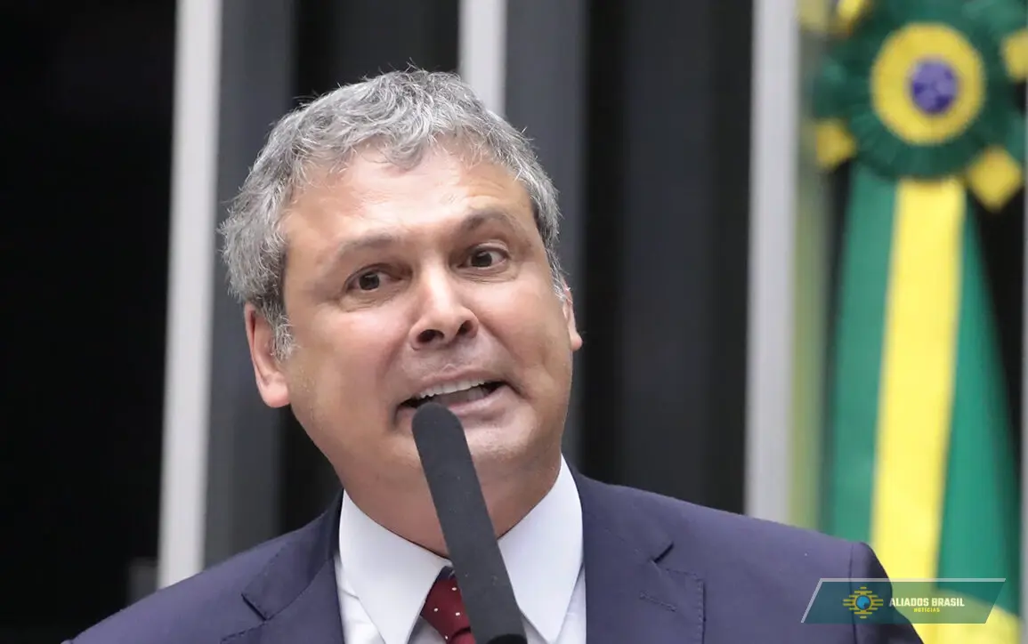 STF: Lindbergh pede a Moraes volta de Bolsonaro à prisão