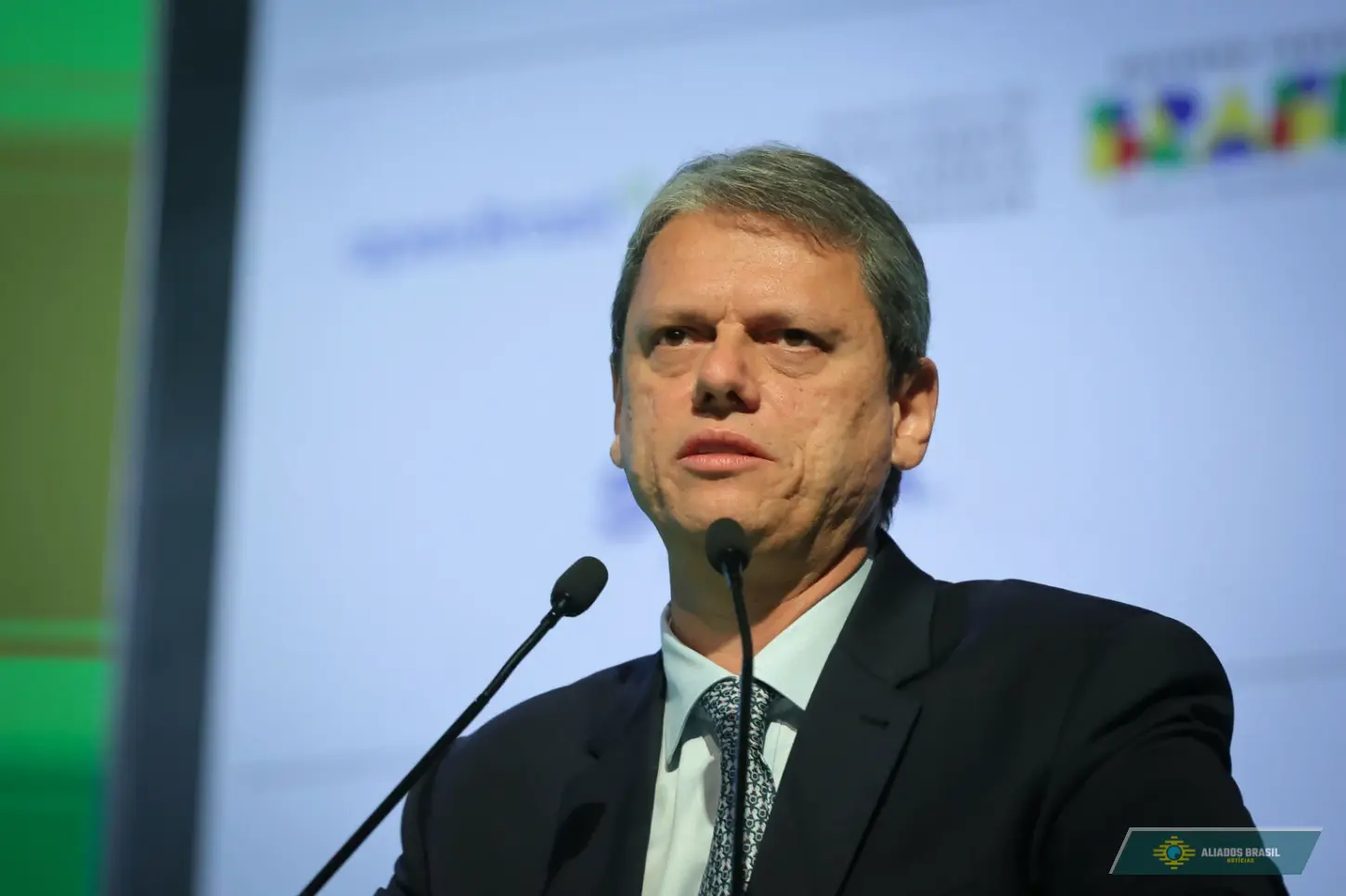 Tarcísio diz que Michelle e Flávio “vão chegar ao entendimento”