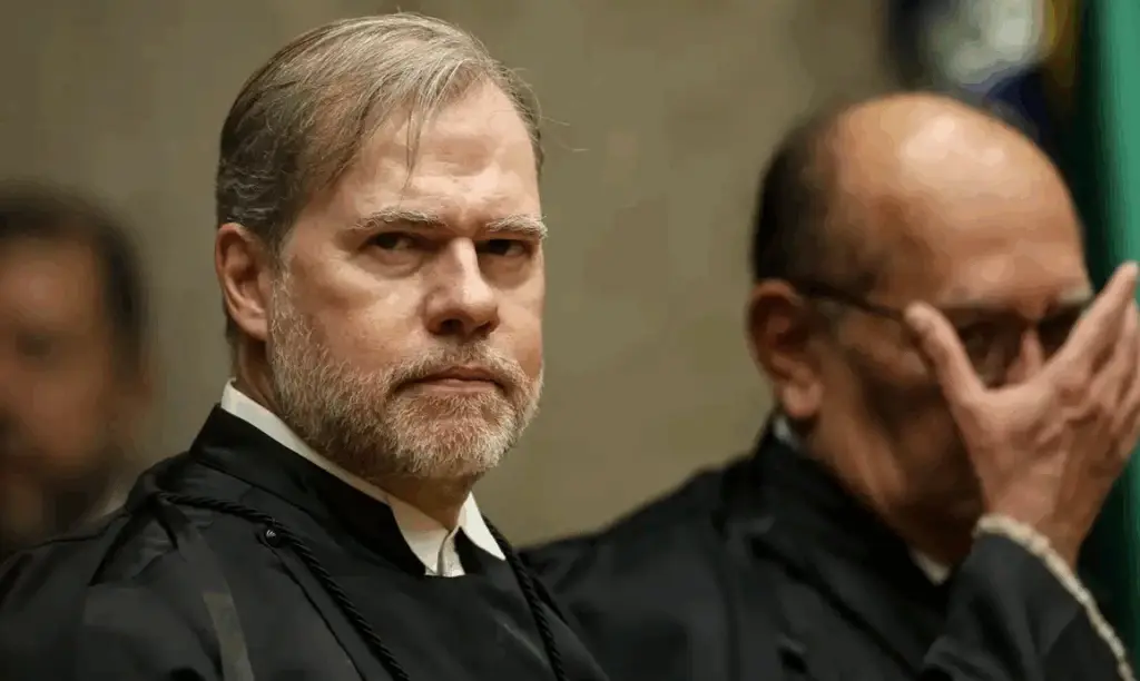 Toffoli toma posse no TSE e diz que Justiça não decide eleição