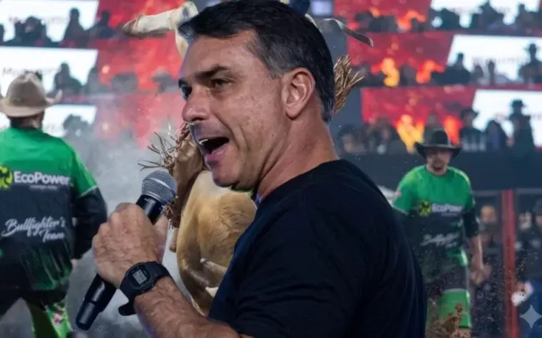Vídeo: Flávio Bolsonaro surge em vídeo na Festa do Peão e leva a arena ao delírio