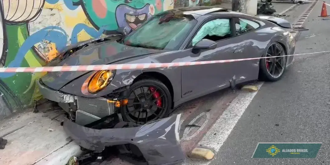 Vídeos mostram acidente com Porsche de Fábio Giga em São Paulo; veja