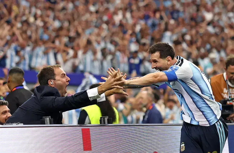 Vou levar esse momento para a vida’: quem é o jornalista que comemorou gol da Argentina com Messi