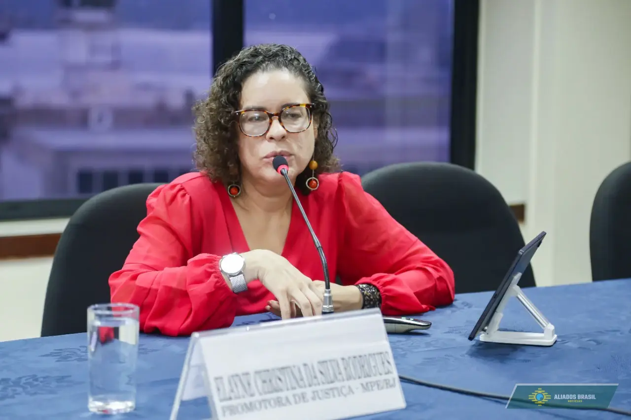Advogados repudiam promotora que se ofendeu com fala cristã