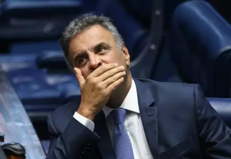 Aécio Neves desiste de disputar a Presidência e diz que PSDB mira eleições de 2030