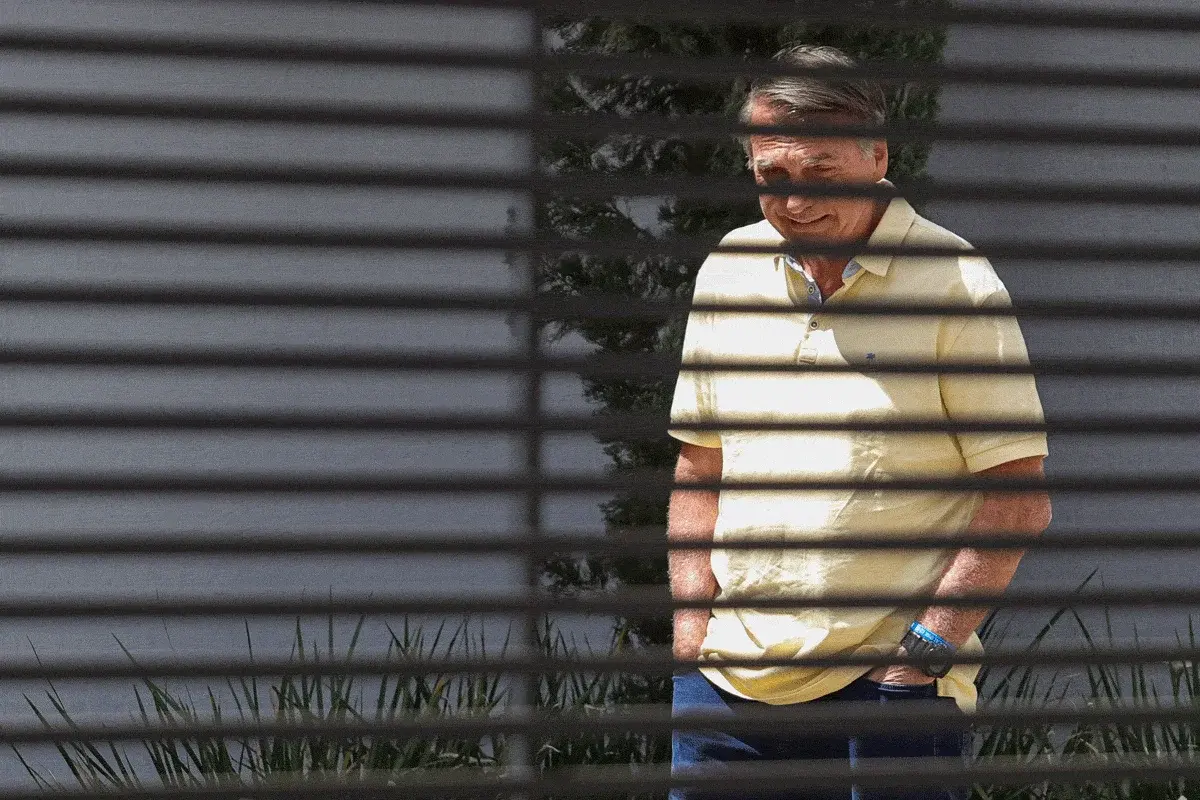 Após busca e apreensão, PF diz que não havia arma na casa de Bolsonaro