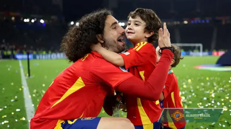 'Às vezes não sei como ajudá-lo': como diagnóstico de autismo do filho mudou a vida de Cucurella, da seleção espanhola