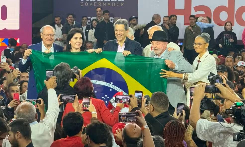 PT oficializa Haddad ao governo de São Paulo; petista faz ataques a Tarcísio e Lula mira adversários