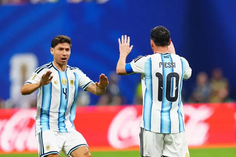 Com Messi decisivo, Argentina elimina Egito e vai às quartas da Copa