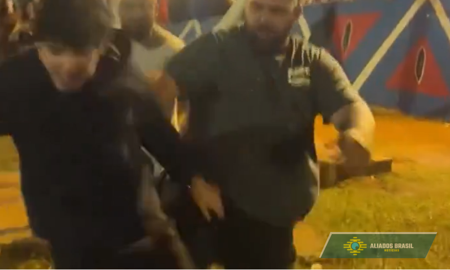 Confusão em evento de Haddad na Unicamp termina com integrante do MBL levando rasteira