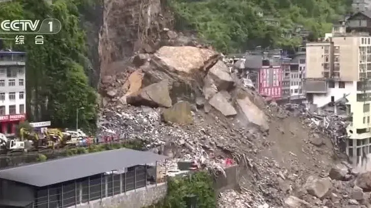 Deslizamento de terra na China deixa oito mortos e 34 desaparecidos